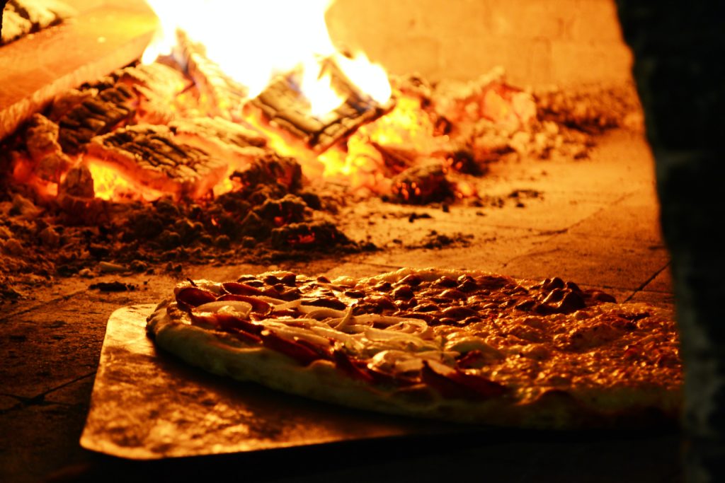 Pizza. Forno. Fireplace certificazioni di qualità.